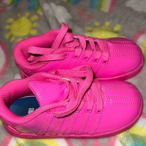 Hot pink toddler girls !!